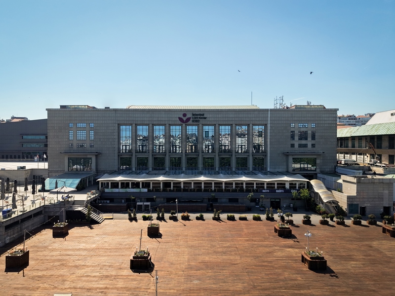 �stanbul Lütfi K�rdar'dan Aç�k Hava Etkinliklerine Yeni Soluk: Maçka Teras Yenilenen Yüzüyle Sezonu Açt�